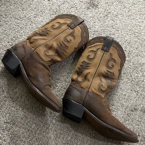 Women's Western Heeled Boots in Brown and Tan